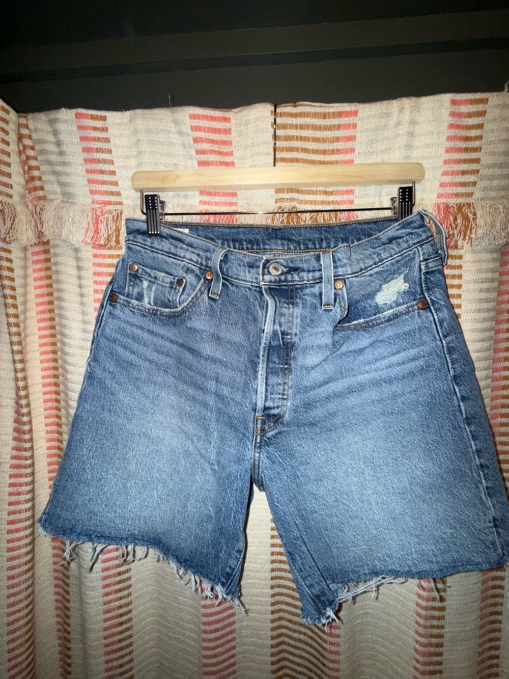 Levi's 501 mid thigh shorts